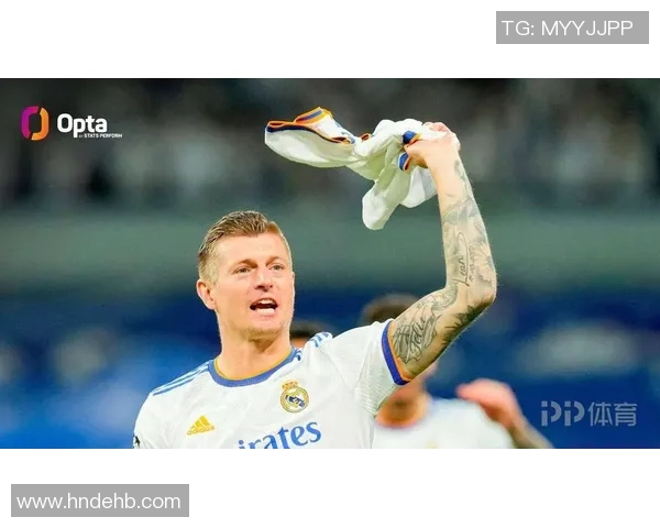 克罗斯在球场上的传奇之路与足球世界的影响力分析 克罗斯在球场上的传奇之路与足球世界的影响力分析